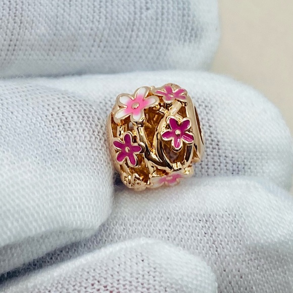 EUC Pandora 788772C01 Pandora Rose Openwork Pink Daisy Flower Charm - Picture 3 of 11